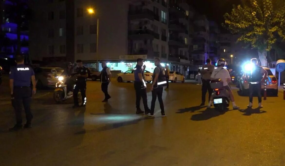 alanyada-huzur-uygulamasi-polis-genel-asayisi-saglamak-icin-alanda-EctVZ2Yd.jpg