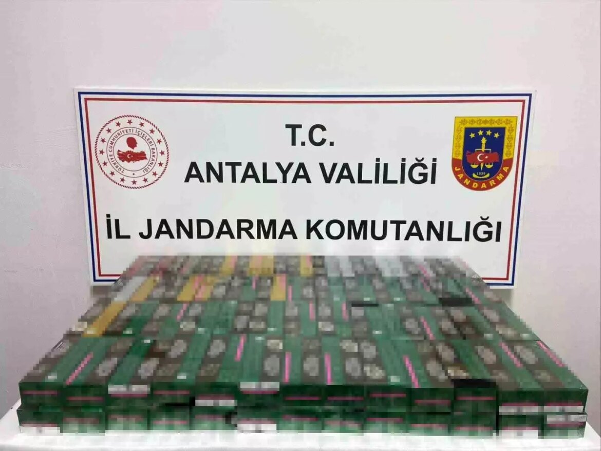 antalyada-2-bin-paket-kacak-sigara-ele-gecirildi-HIxT2YFQ.jpg