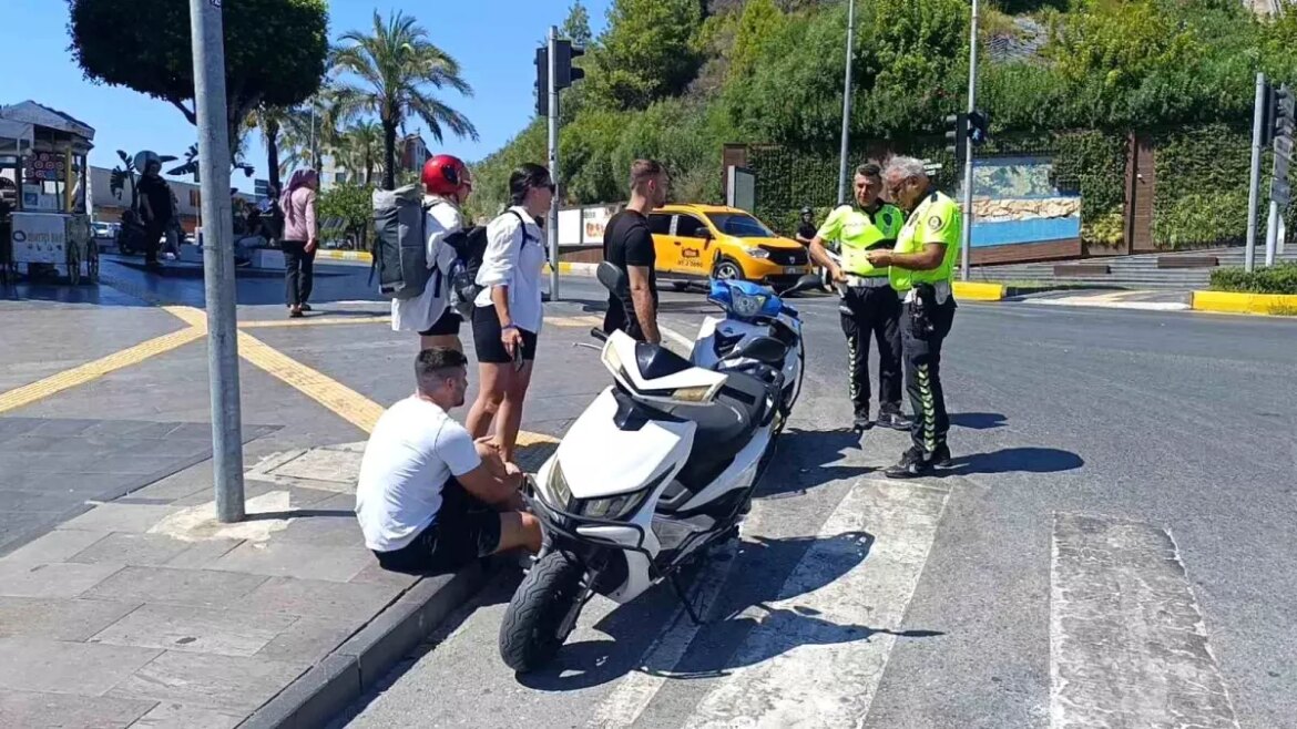 antalyada-avusturyali-turistlerin-motosiklet-kazasi-QYihrLlY.jpg