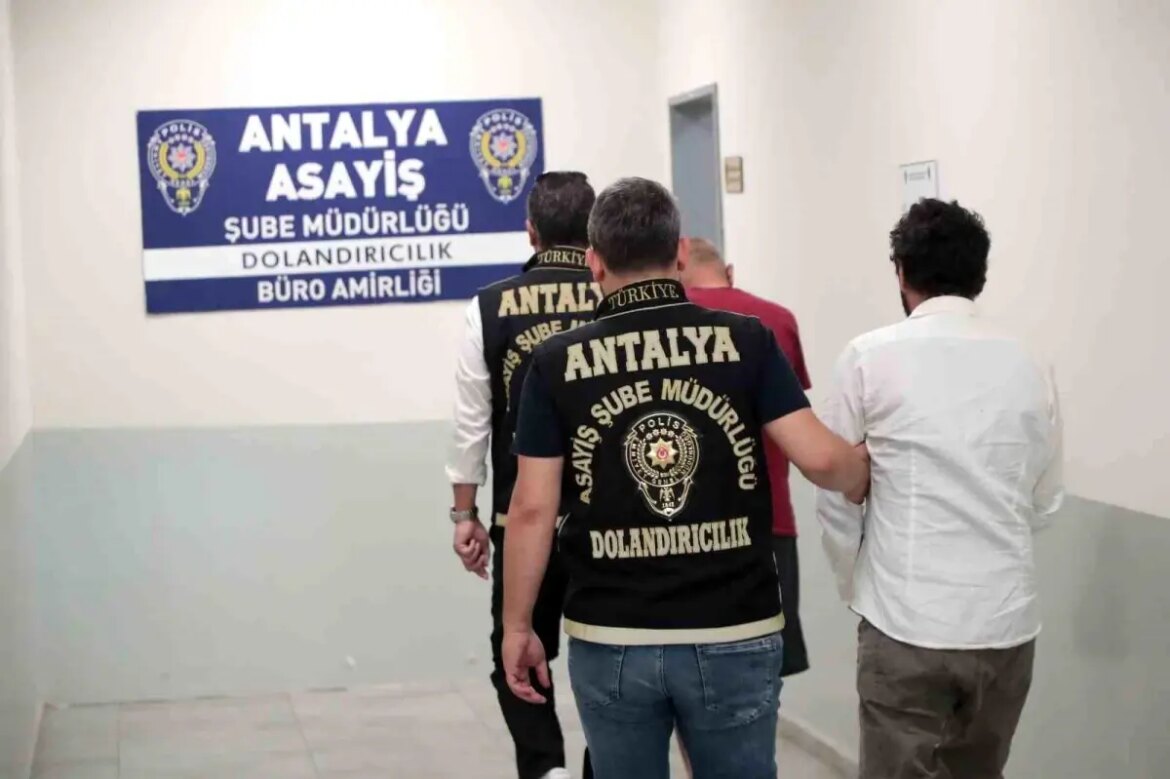 antalyada-emniyet-operasyonlari-3-bin-312-kisi-yakalandi-YWkxrFtg.jpg