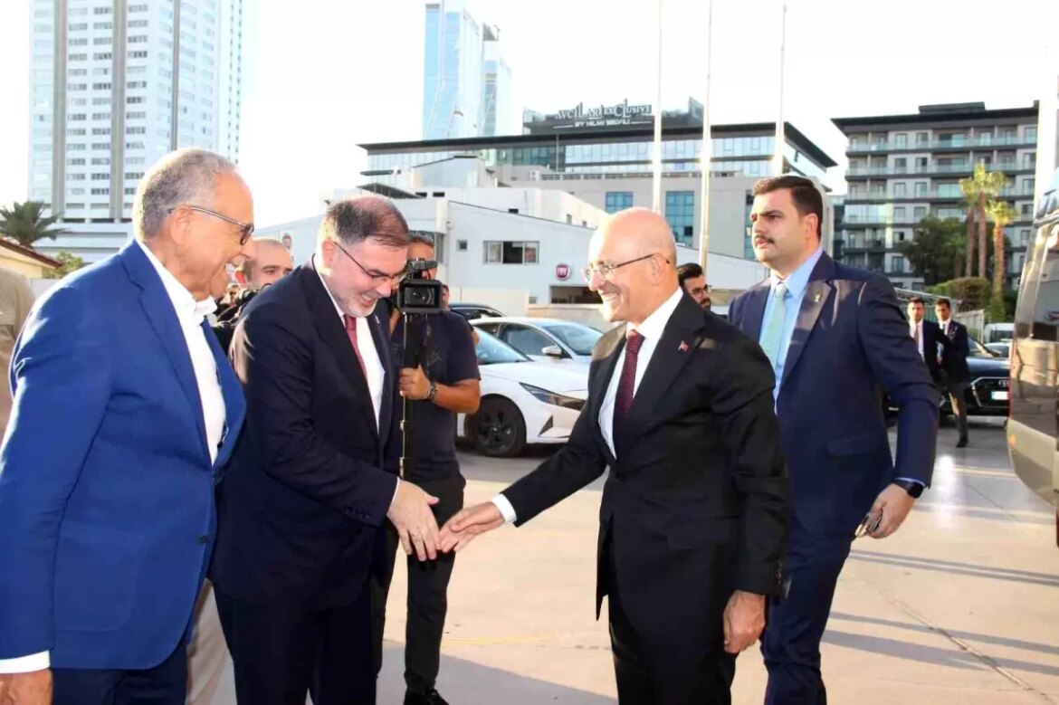 bakan-simsek-izmir-is-insanlariyla-istisareler-verimli-oldu-6tJKj6ai.jpg
