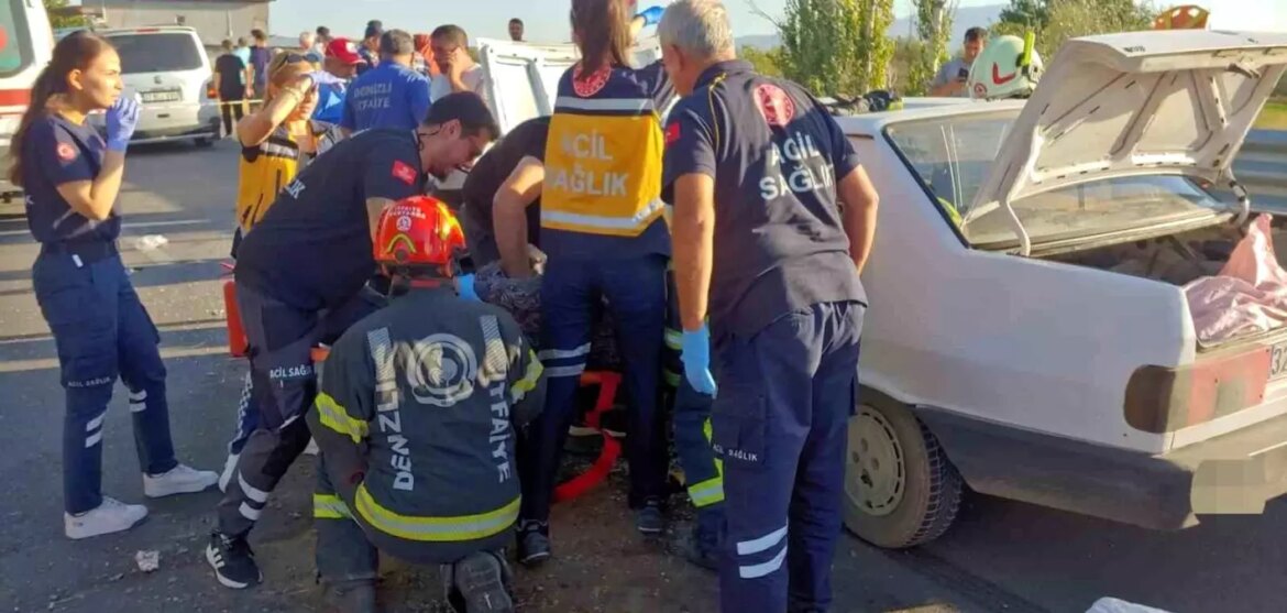 denizlide-zincirleme-trafik-kazasi-1-meyyit-4-yarali-9pMwfgUX.jpg