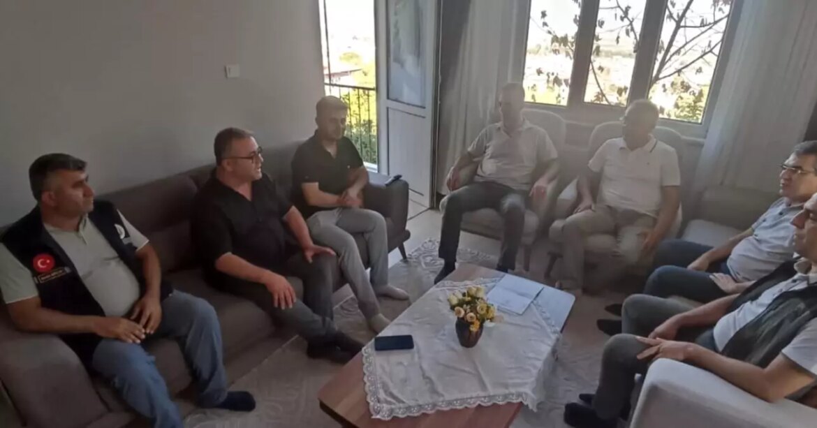 denizlideki-yanginda-yaralanan-orman-calisanlarina-gecmis-olsun-ziyareti-68pfLyNz.jpg