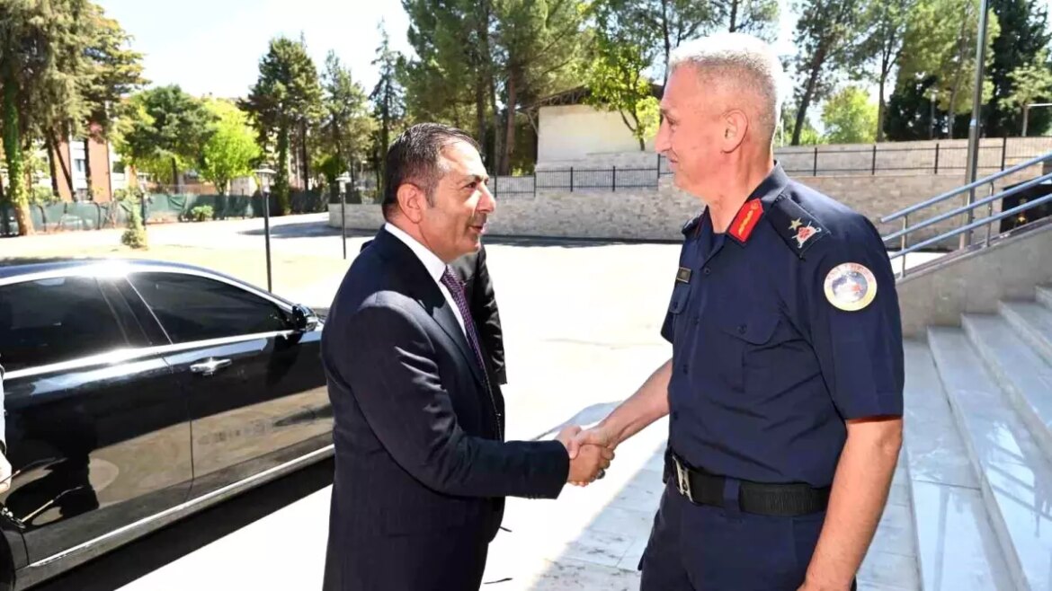 dto-baskani-ugur-erdogandan-kamu-kurumlarina-ziyaretler-HypvFmmZ.jpg