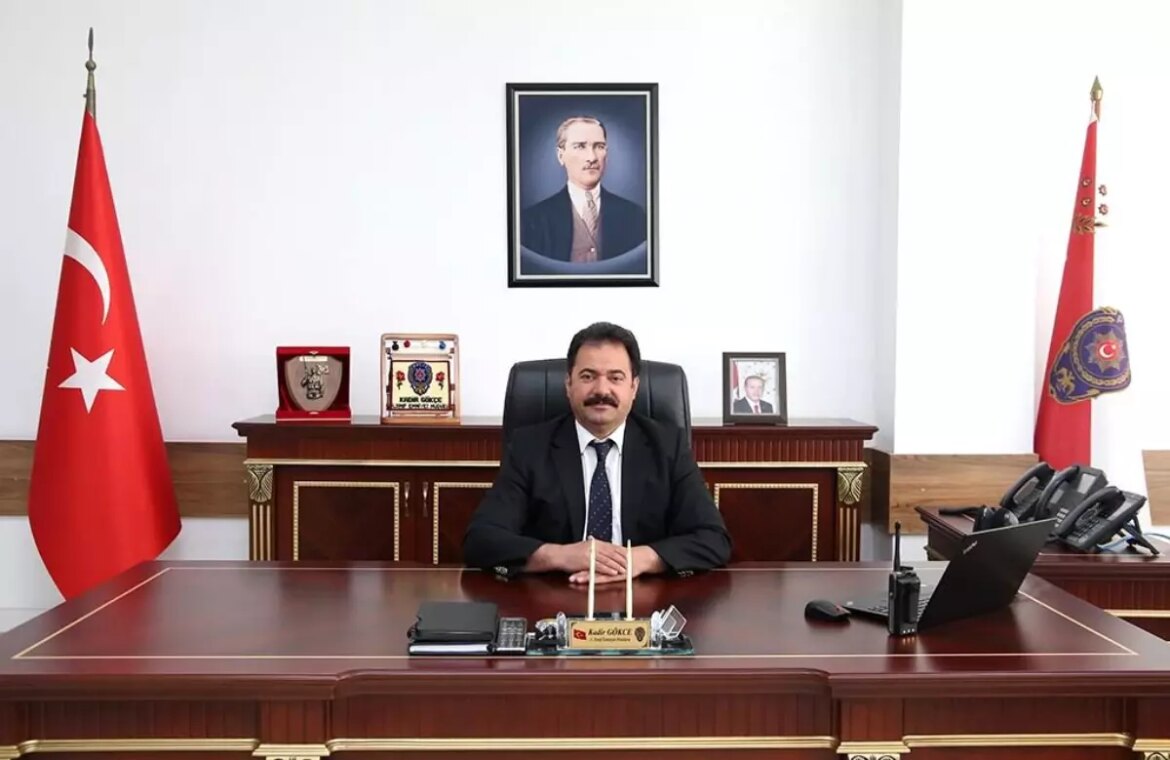 emniyet-muduru-atamalari-kadir-gokce-bursaya-atandi-w2mebBbT.jpg
