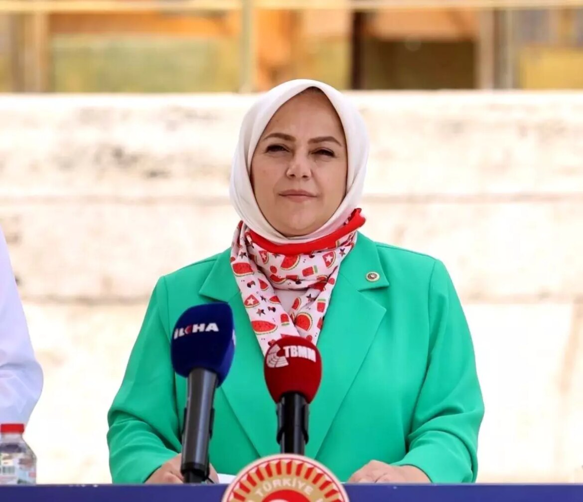 gazze-ablukasini-kirmak-icin-tbmmde-nobet-baslatildi-waJGXqDv.jpg
