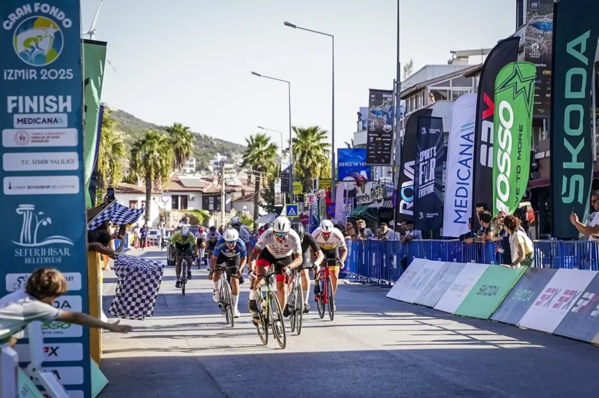gran-fondo-izmir-2025-bisiklet-yarisi-sigacikta-yapildi-zYzIeVpK.jpg
