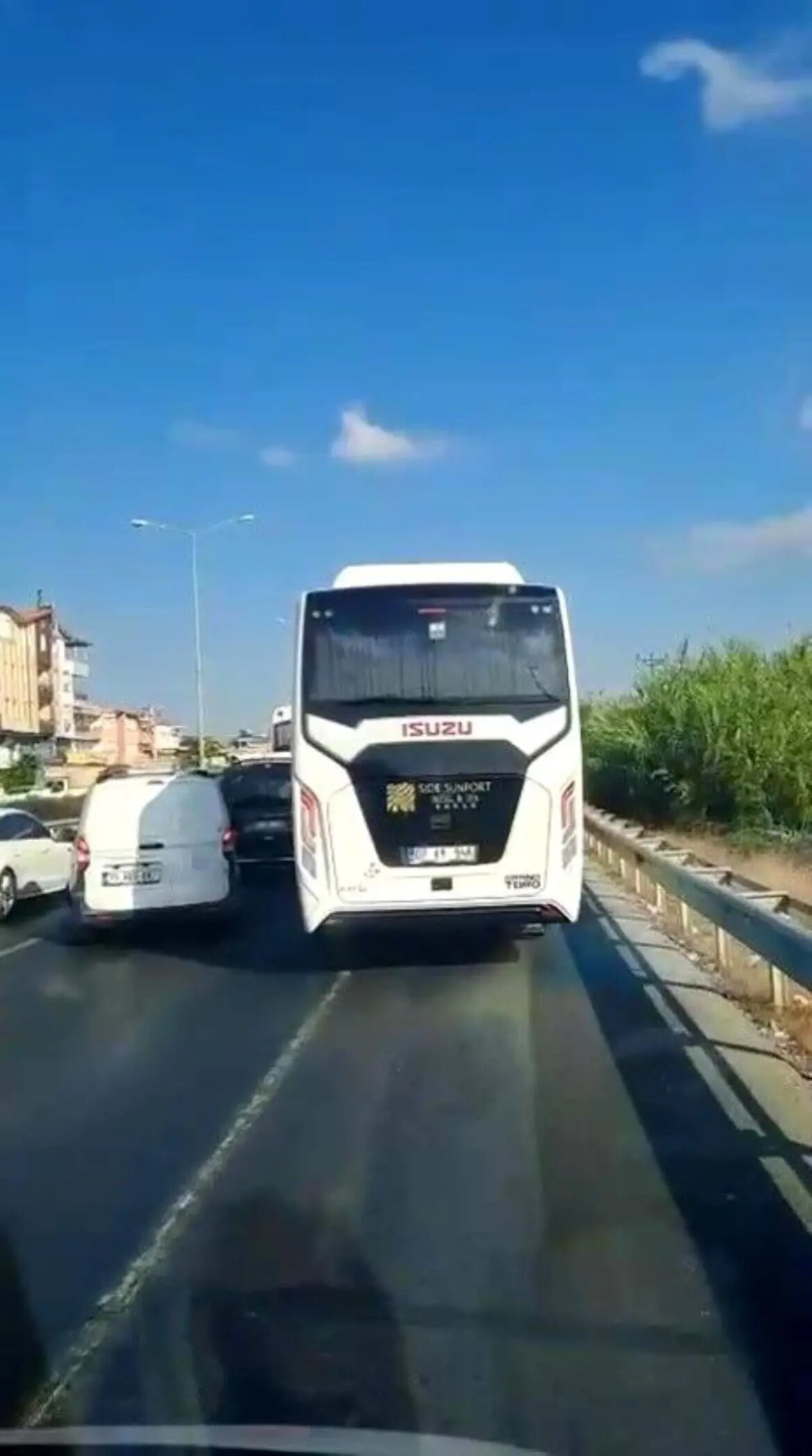 manavgatta-emniyet-seridi-sorunu-ambulans-sikinti-anlar-yasadi-sBJbcUuf.jpg