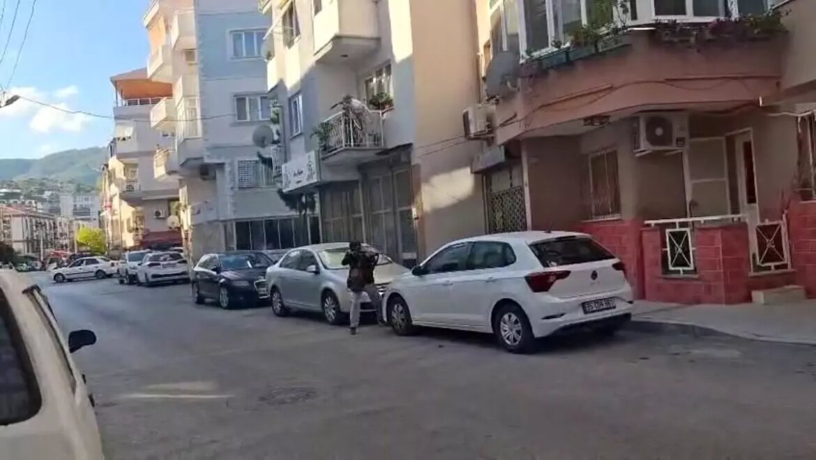 polisi-sehit-eden-saldirganin-babasinin-birinci-tabiri-son-vakitlerde-radikal-davranislar-sergiliyordu-gPeVcr3j.jpg