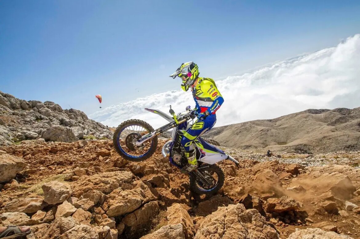sea-to-sky-enduro-motosiklet-yarisi-kemerde-basliyor-hwpARLGS.jpg