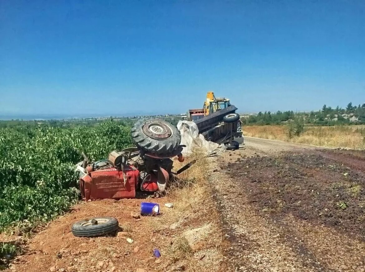 uzum-yuklu-traktor-devrildi-sofor-hayatini-kaybetti-YB4kM6jz.jpg